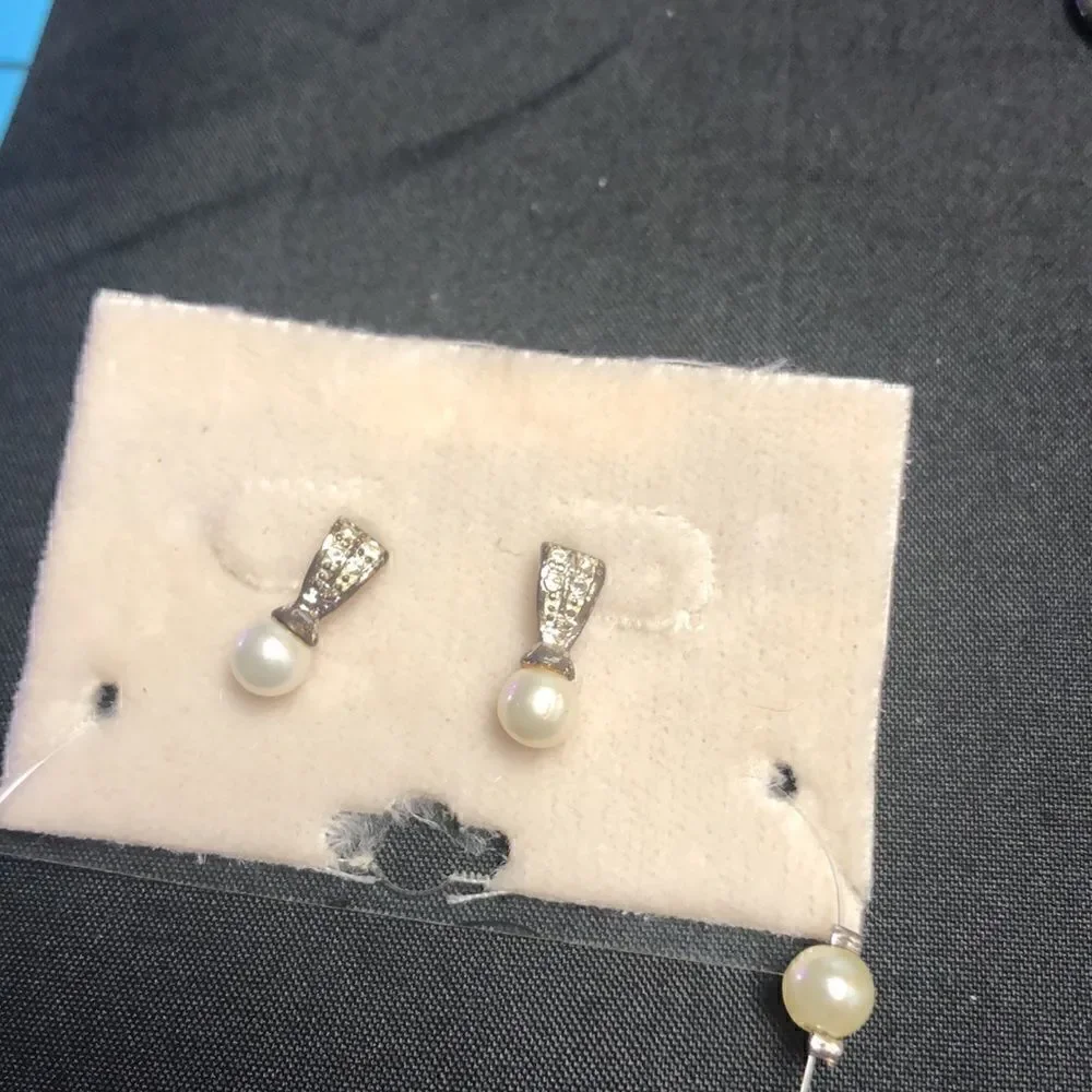Pearly jewelry collection